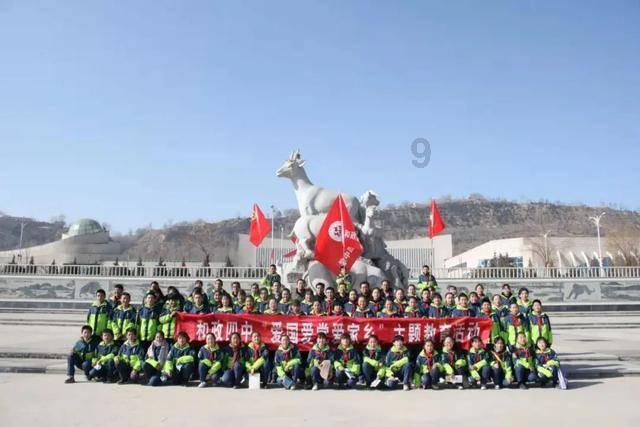 李在明出庭受审:昂首阔步走进法院